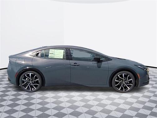 2025 Toyota Prius L