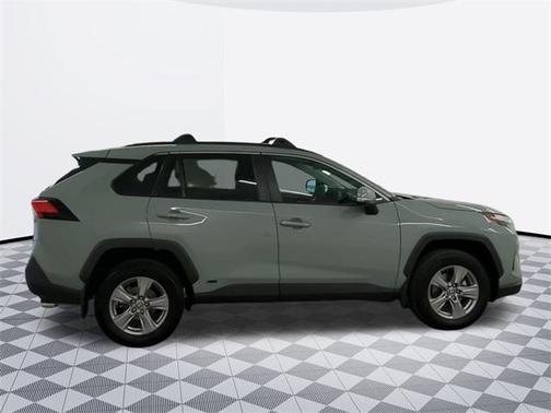 2022 Toyota RAV4 Hybrid XLE