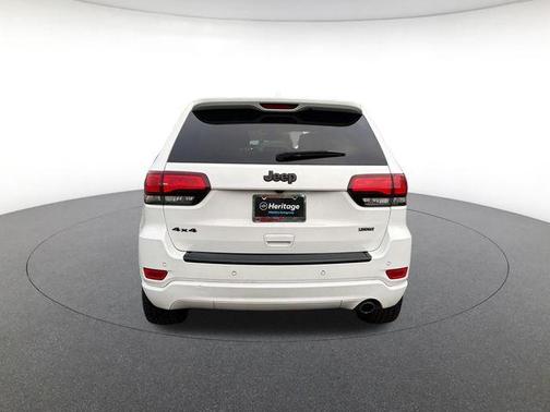 Bright White Clearcoat 2017 Jeep Grand Cherokee Altitude