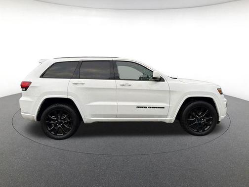 Bright White Clearcoat 2017 Jeep Grand Cherokee Altitude