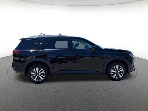 Super Black 2023 Nissan Pathfinder SL 4WD