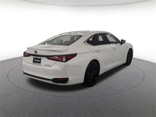 2025 Lexus ES 300h F SPORT Handling