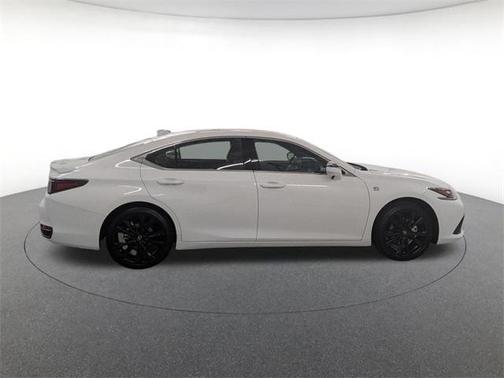 2025 Lexus ES 300h F SPORT Handling