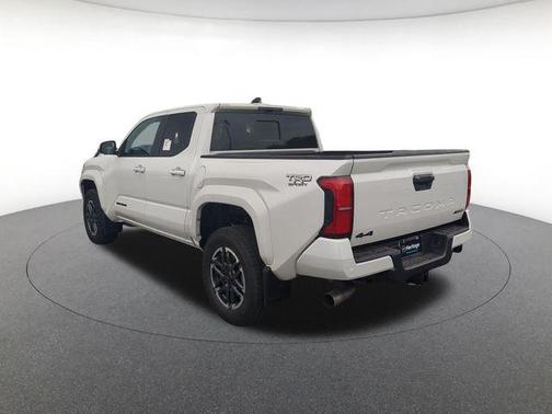Pear 2026 Toyota Tacoma Hybrid TRD Sport