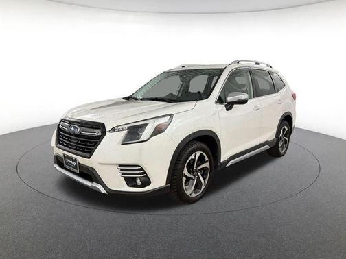 Crystal White Pearl 2024 Subaru Forester Touring