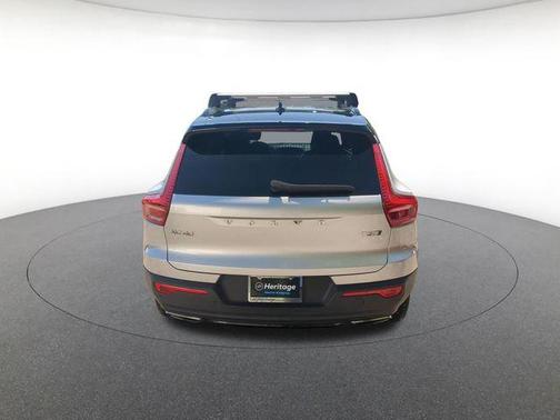 Bright Silver Metallic 2019 Volvo XC40 T5 R-Design