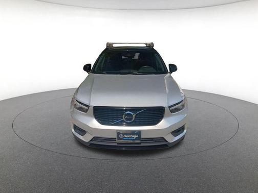 Bright Silver Metallic 2019 Volvo XC40 T5 R-Design