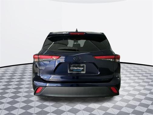 2022 Toyota Highlander LE