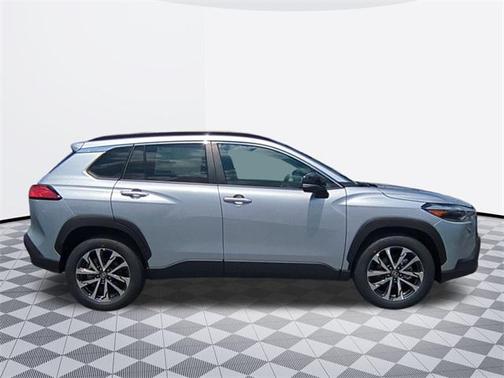 2025 Toyota Corolla Cross XLE