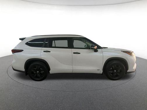 2025 Toyota Highlander Hybrid XLE