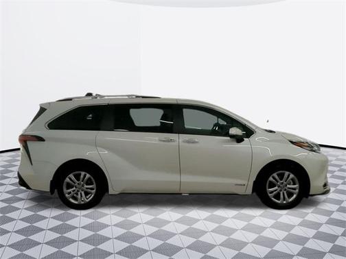 2021 Toyota Sienna Limited 7-Passenger