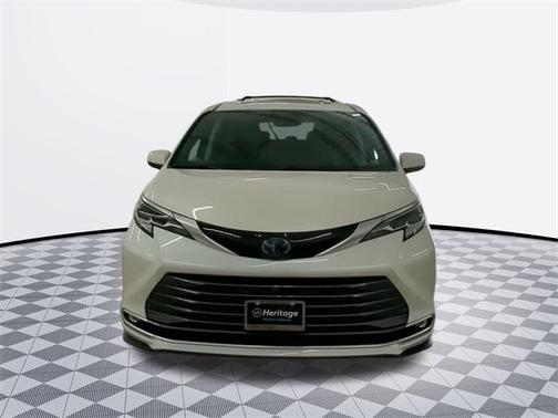 2021 Toyota Sienna Limited 7-Passenger