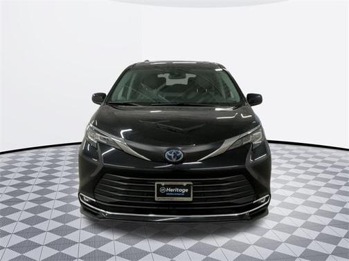2023 Toyota Sienna XLE 8 Passenger
