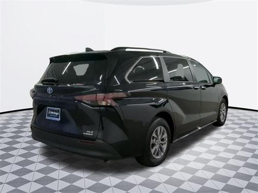 2023 Toyota Sienna XLE 8 Passenger
