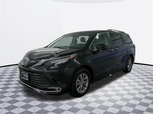 2023 Toyota Sienna XLE 8 Passenger