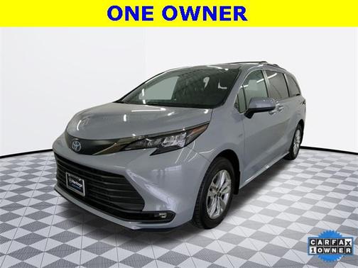 2022 Toyota Sienna XLE