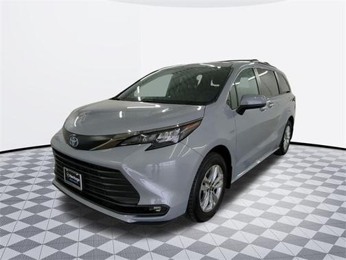 2022 Toyota Sienna XLE