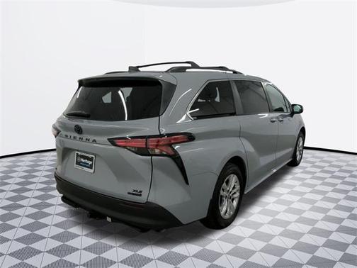 2022 Toyota Sienna XLE