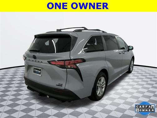 2022 Toyota Sienna XLE