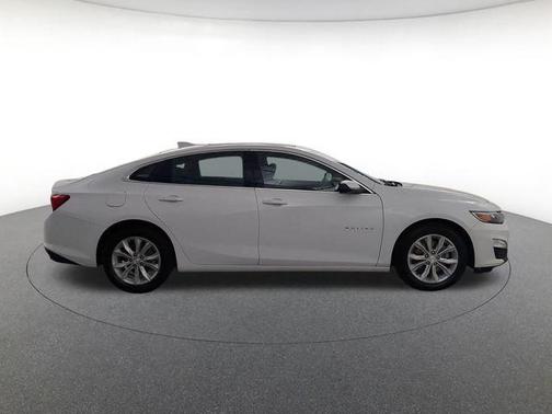 Summit White 2024 Chevrolet Malibu FWD 1LT