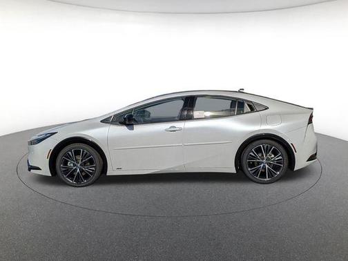 Pear 2026 Toyota Prius Plug-In Hybrid XSE Premium