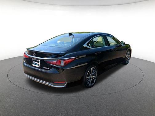 Obsidian 2023 Lexus ES 300h Base