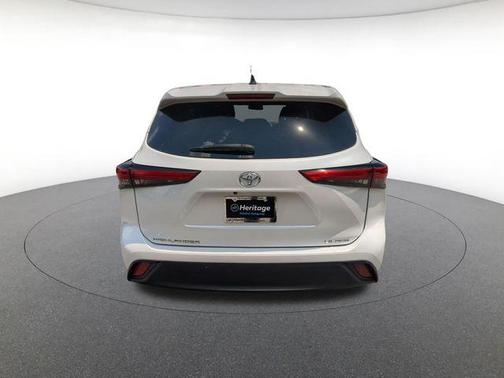 Wind Chill Pearl 2023 Toyota Highlander LE