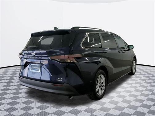 2024 Toyota Sienna XLE 7 Passenger