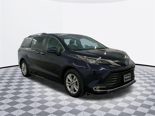 2024 Toyota Sienna XLE 7 Passenger