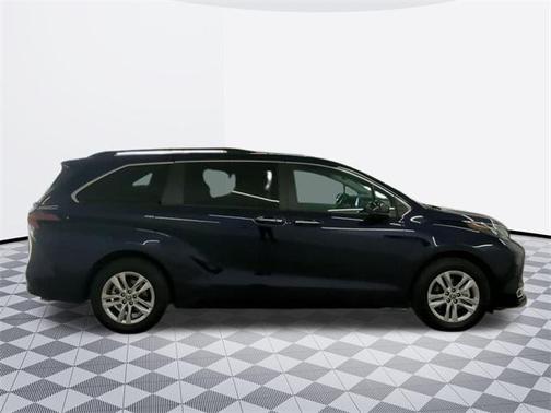 2024 Toyota Sienna XLE 7 Passenger