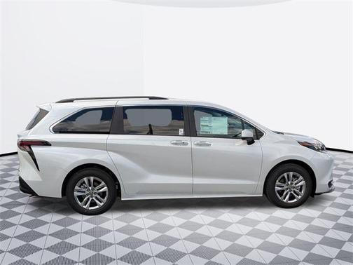 2025 Toyota Sienna XLE 7 Passenger