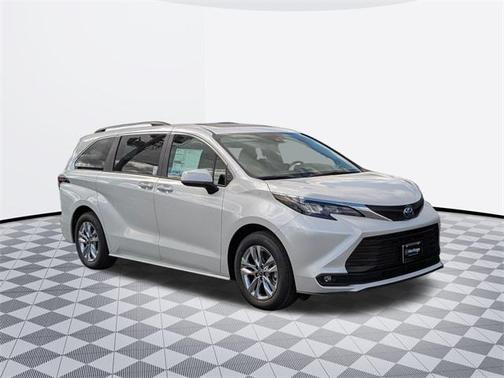 2025 Toyota Sienna XLE 7 Passenger