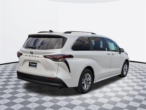 2025 Toyota Sienna XLE 7 Passenger