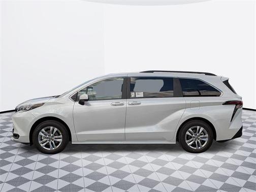 2025 Toyota Sienna XLE 7 Passenger