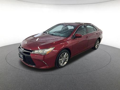 Pearl 2016 Toyota Camry SE