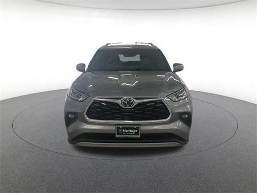 2025 Toyota Highlander Hybrid Platinum