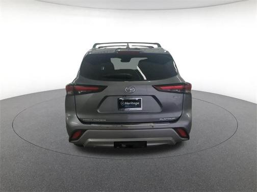 2025 Toyota Highlander Hybrid Platinum