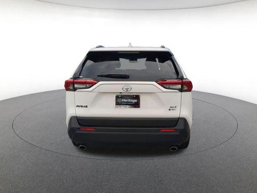 Ice 2025 Toyota RAV4 Hybrid XLE