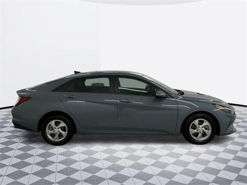 2023 Hyundai ELANTRA SE