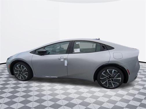 2025 Toyota Prius L