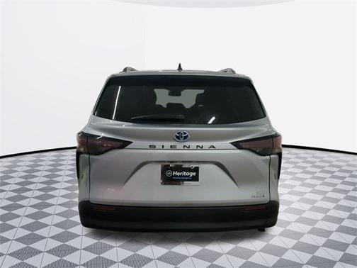 2023 Toyota Sienna XLE 8 Passenger