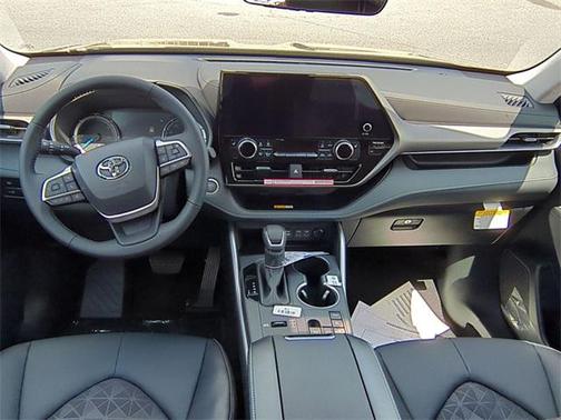 2025 Toyota Highlander Hybrid XLE