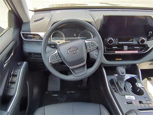 2025 Toyota Highlander Hybrid XLE