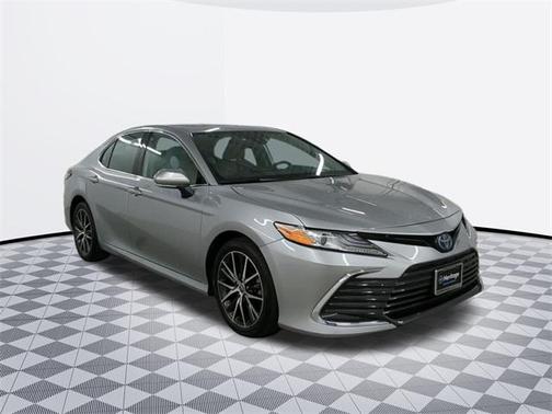 2022 Toyota Camry Hybrid XLE
