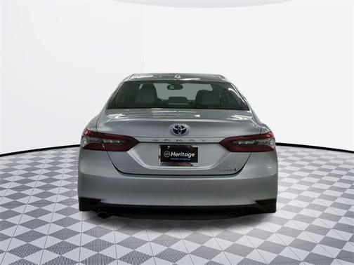2022 Toyota Camry Hybrid XLE