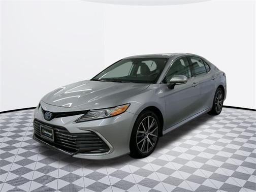 2022 Toyota Camry Hybrid XLE