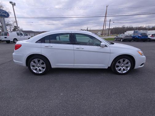 2013 Chrysler 200 LX
