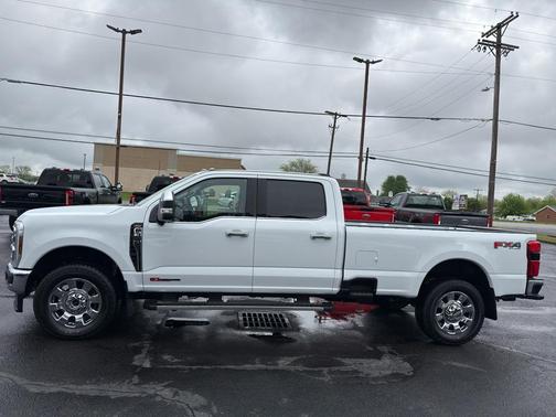Oxford White 2026 Ford F-350 Lariat Super Duty