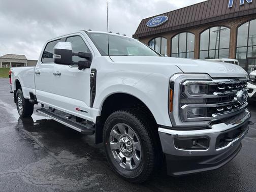 Oxford White 2026 Ford F-350 Lariat Super Duty
