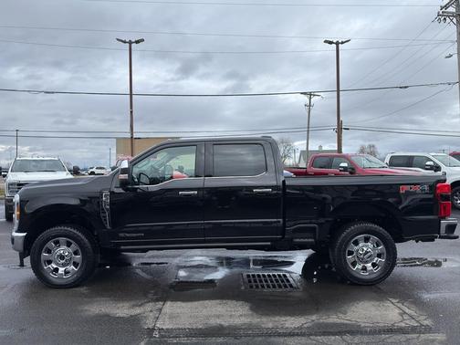 Agate Black Metallic 2026 Ford F-350 Lariat Super Duty